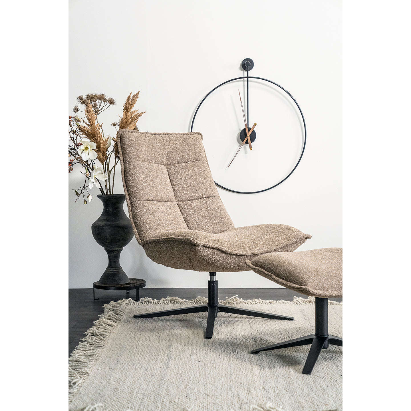 Eleonora Marcus fauteuil met voetenbank beige